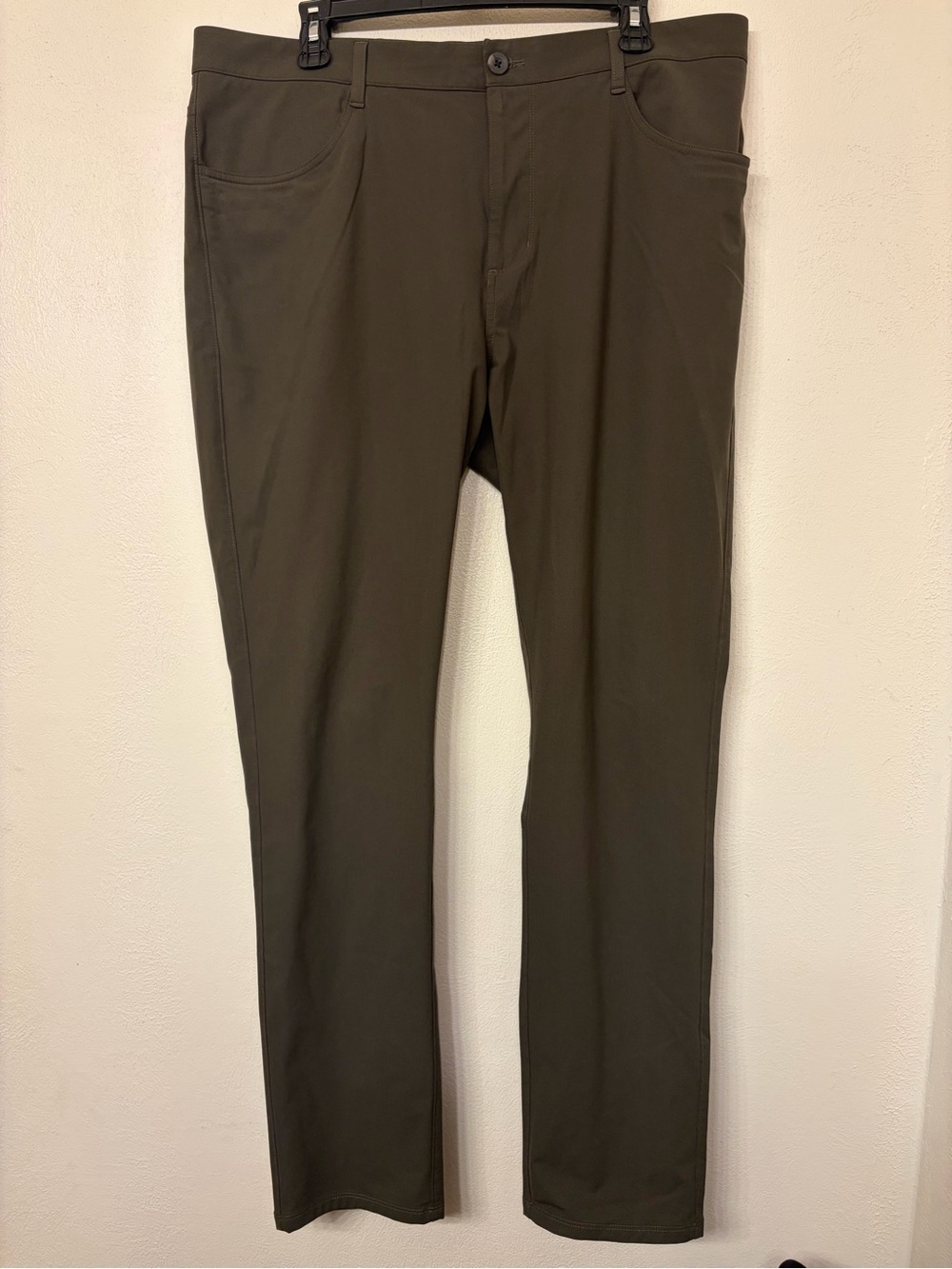 Vuori Men's Dark Green/Oregano Meta Chino Performance Golf Pants V430 Size 36